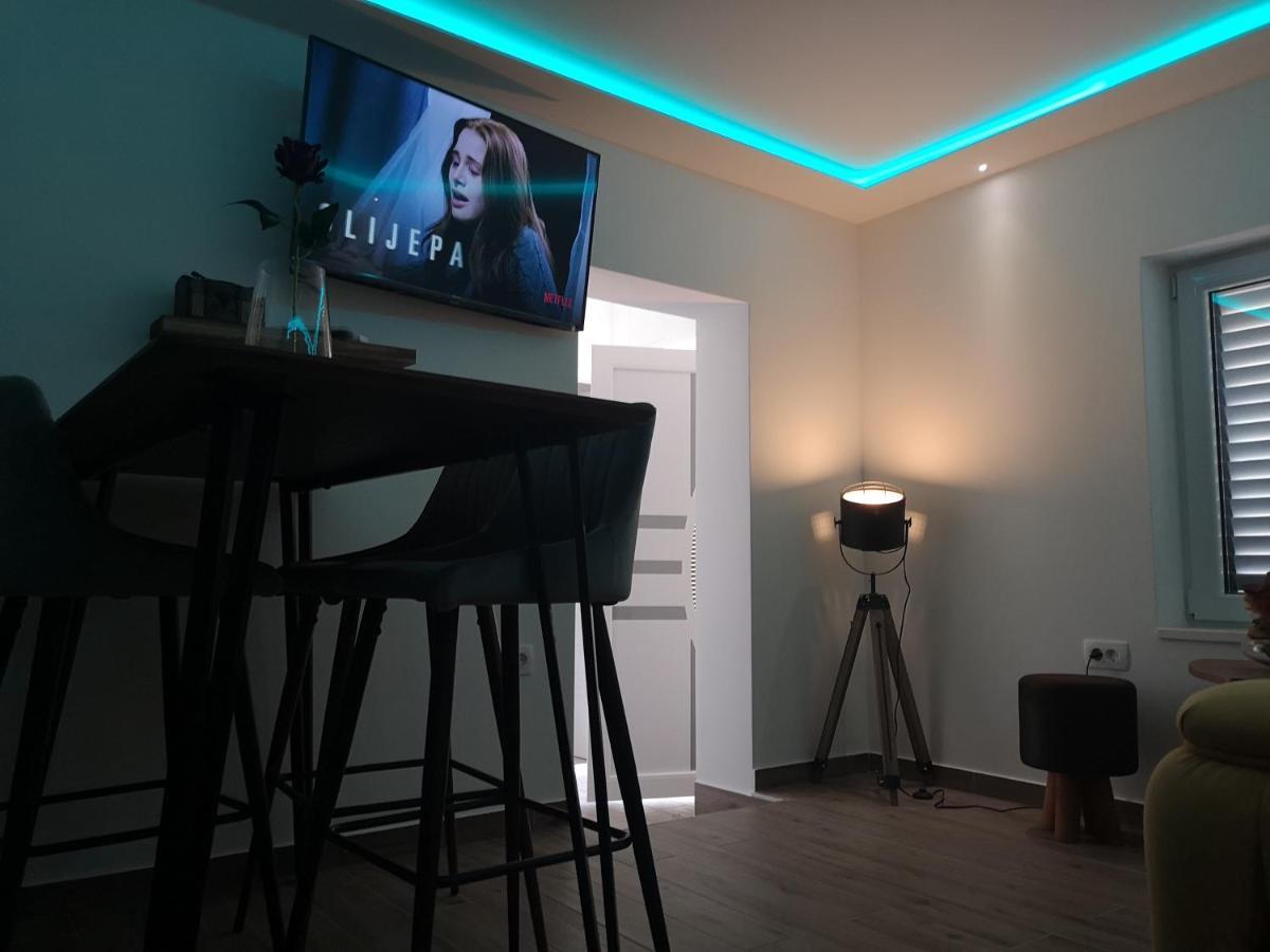Apartma Ella Split