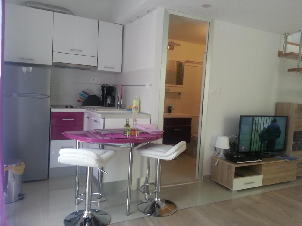 Apartma Ella Split