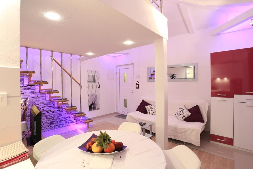 Apartma Ella Split